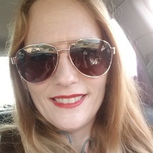 Meet your Posher, Deanna